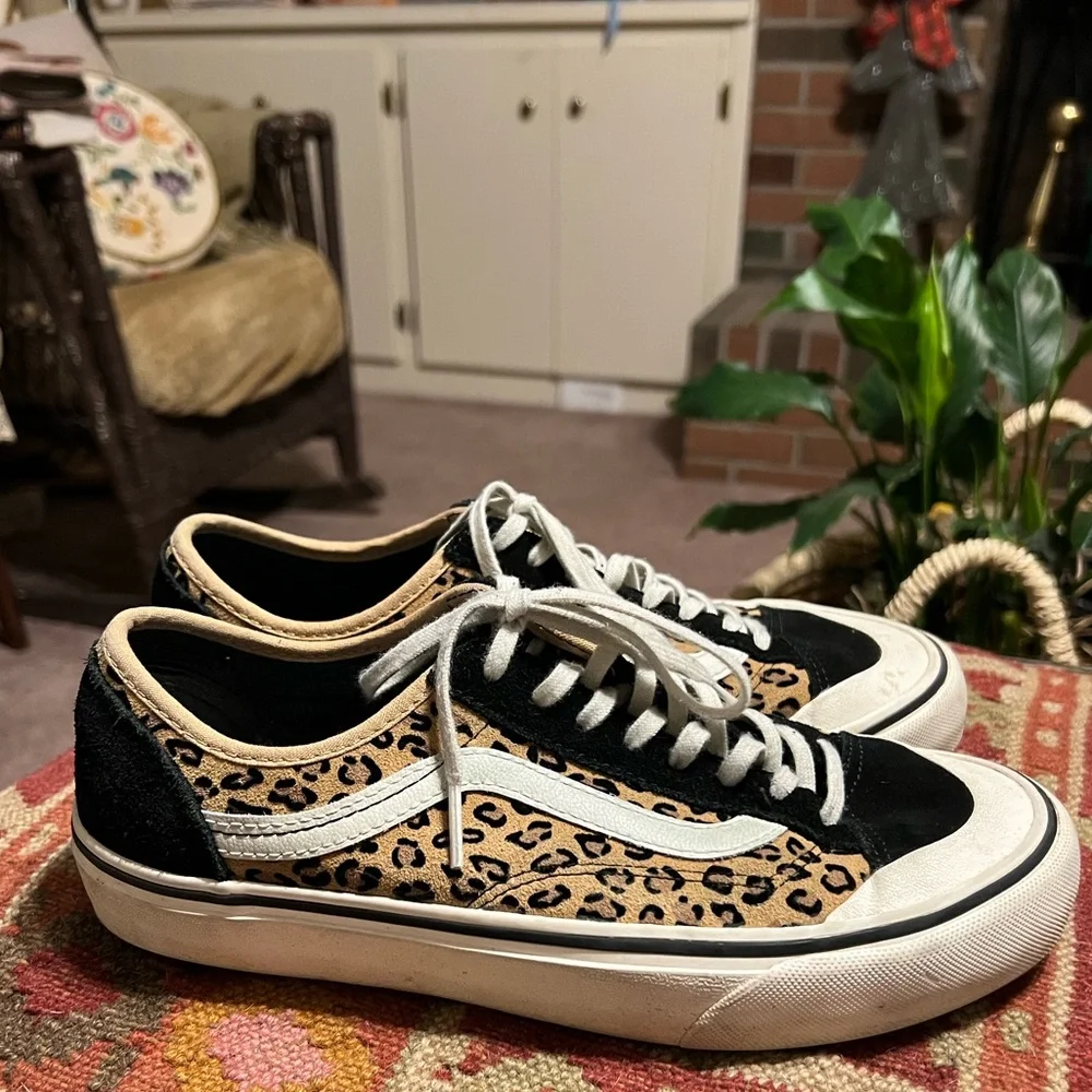 Vans Tan & Black Cheetah Skater Sneakers 9 women 7.5 men - Picture 4 of 14